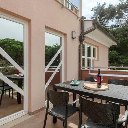 Rea Apartment *