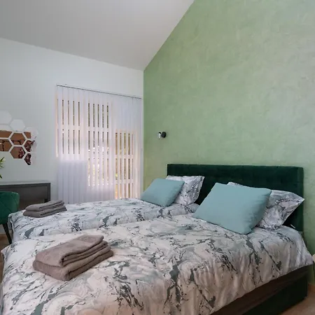 Apartment Rea *